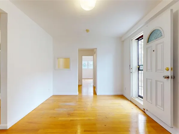 124-01 Hillside Avenue image 6 of 20