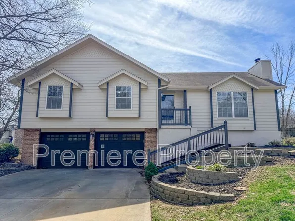 3213 SE 6th Ct, Blue Springs, MO 64014