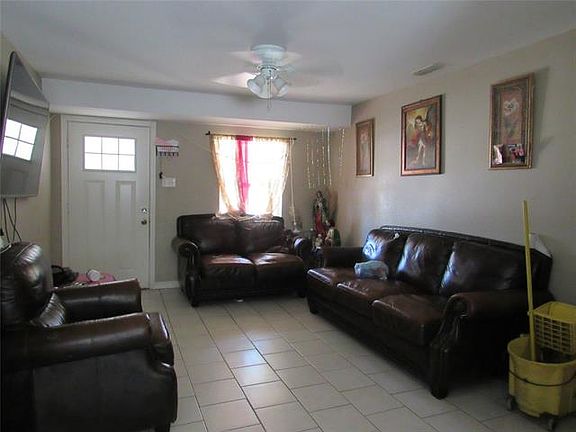 5th image of 2615 Dinah Dr