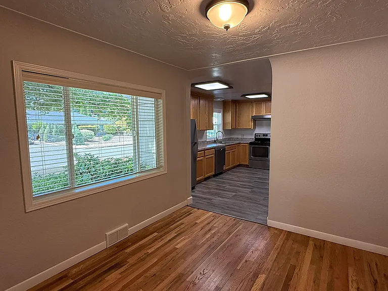 3120 Willamette Dr N — Photo 9