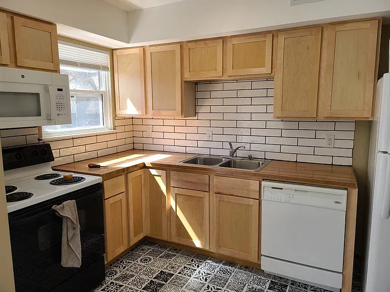 208 Hanover Pl #2 — Photo 6