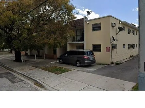 1420 NW 3rd St #8, Miami, FL 33125