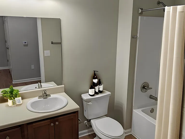 Farmington Woods Apartments — Photo 8