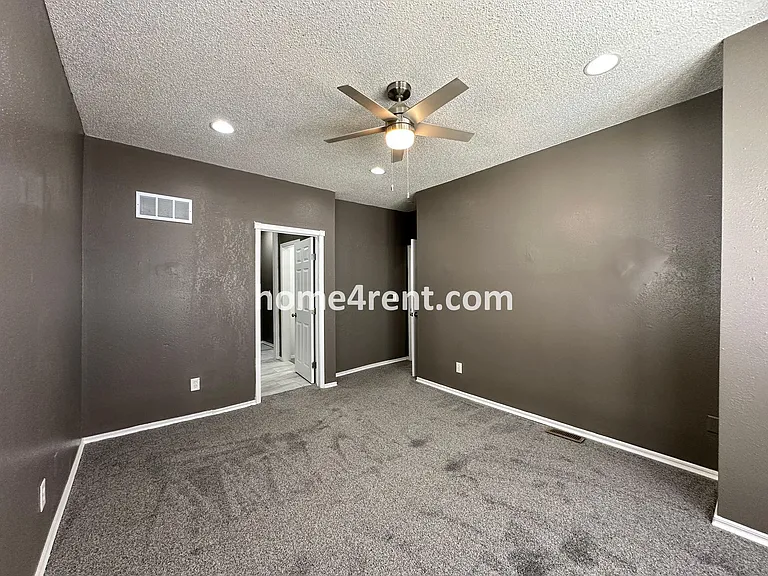 220 N Walnut St — Photo 10
