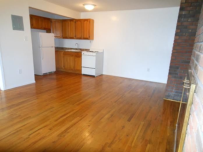 2nd image of 2629 Schurz Ave