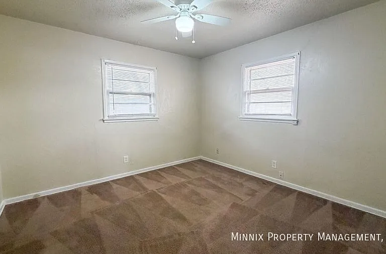 2113 S Loop 289 #B — Photo 7