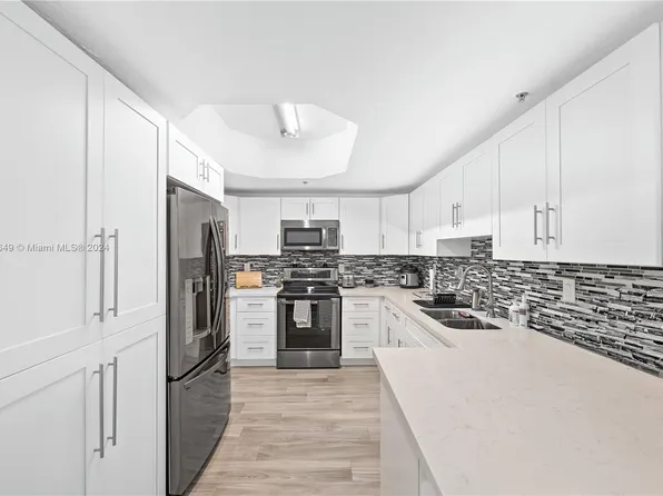 17425 NW 75th Pl APT 107, Hialeah, FL 33015