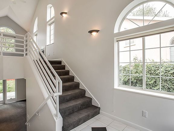5th image of 3408 S Evergreen Pl
