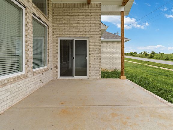4th image of 910 Trestle Ln