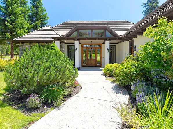903 Nicklaus Point Ln, Grants Pass, OR 97526