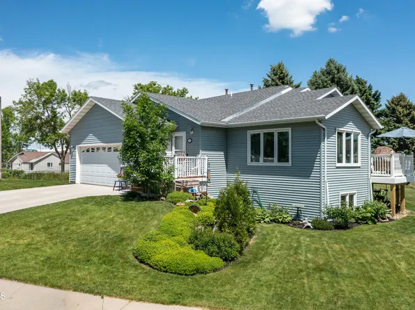 3851 Montreal St, Bismarck, ND 58503