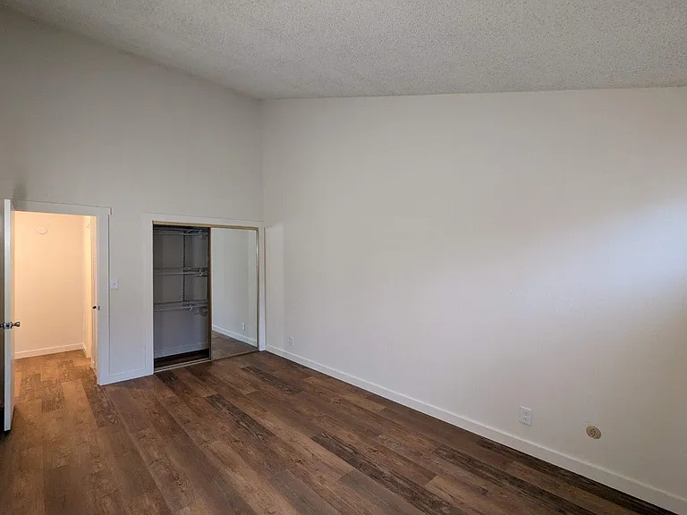 Oxford-Cedar Apartments — Photo 41