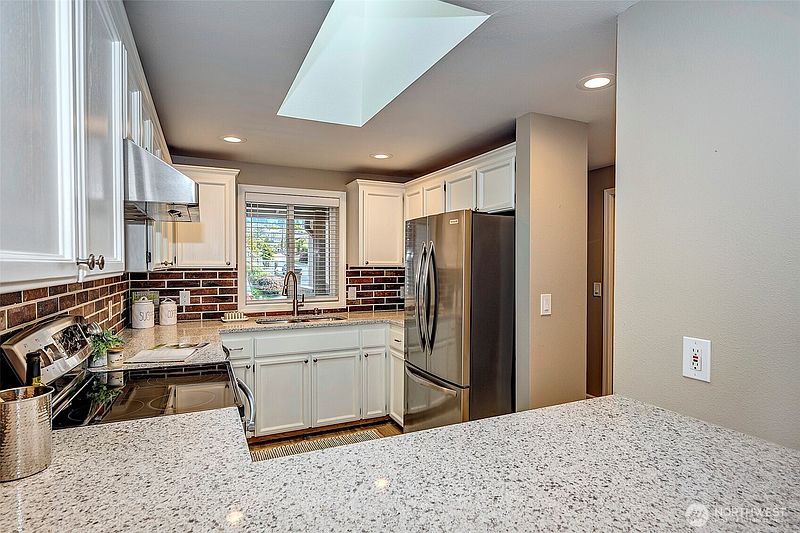 4th image of 432 3rd Avenue S #B203