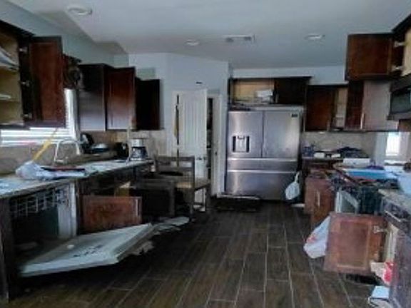 4th image of 39400 Legacy Lake Dr