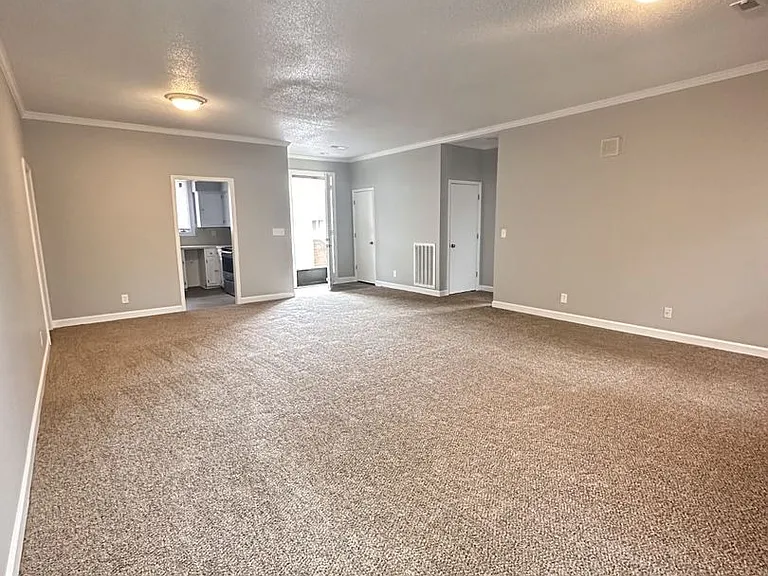 208 Forest View Ct — Photo 9