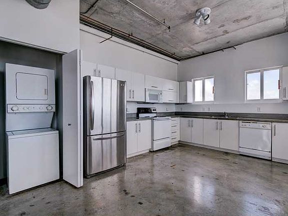5th image of 444 NE 30th St Unit 1008