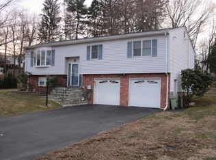 5 Oak Ct, Stony Pt, NY 10980