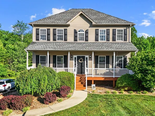 443 Carriage Pkwy, Rustburg, VA 24588