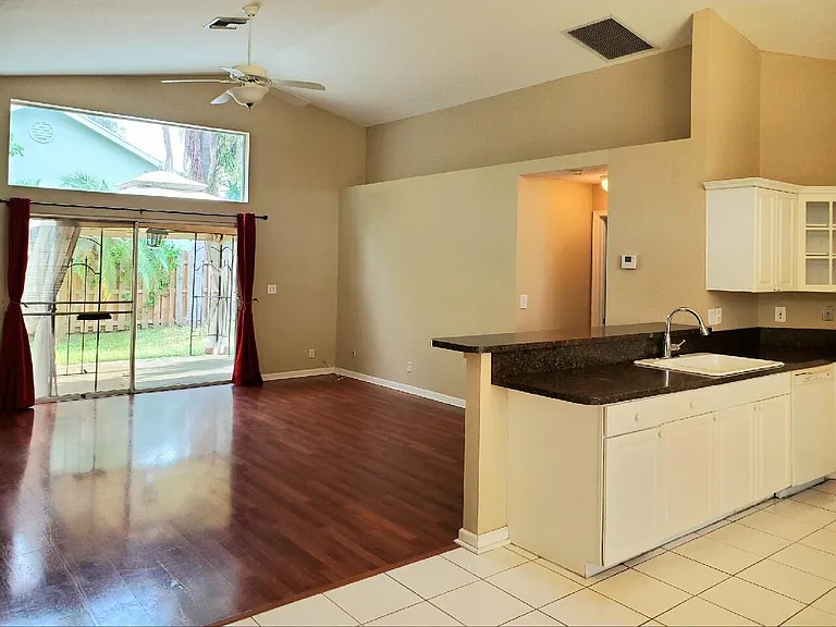 6411 Mullin St — Photo 6