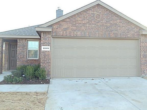 2nd image of 1209 Caroline Dr