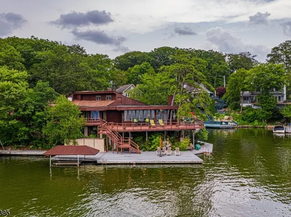 18 Dibert Rd, Hopatcong Boro, NJ 07821