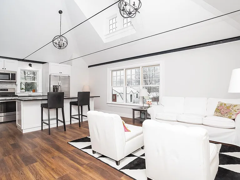 Duplex Loft - Morgan Court 85 East Ave
