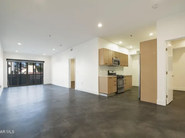 5016 Bakman Ave #104, North Hollywood, CA 91601