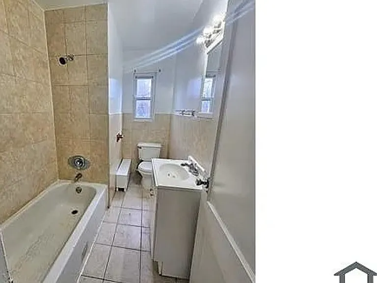 Winston Court Apartments — Photo 4