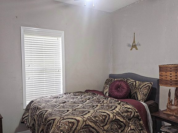 4th image of 1707 Derby Dr