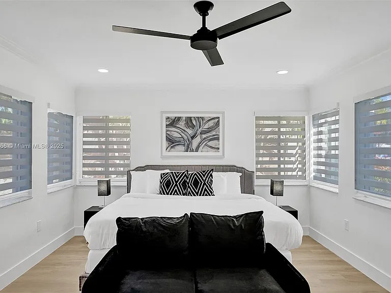 725 Harrison St — Photo 38