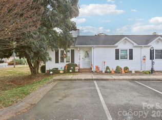 6042 Crape Myrtle Ln, Charlotte, NC 28216
