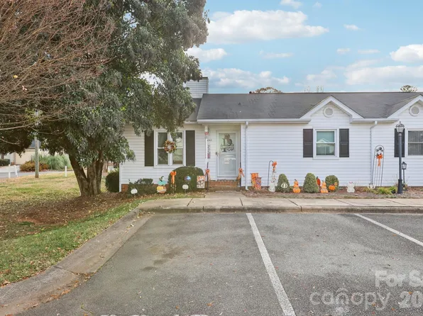 6042 Crape Myrtle Ln, Charlotte, NC 28216