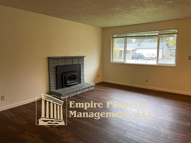 1297 Waite St — Photo 3
