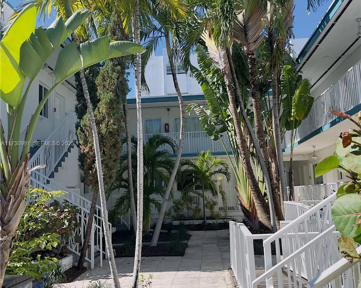 Beachside Apartments in North Miami Beach — Photo 4