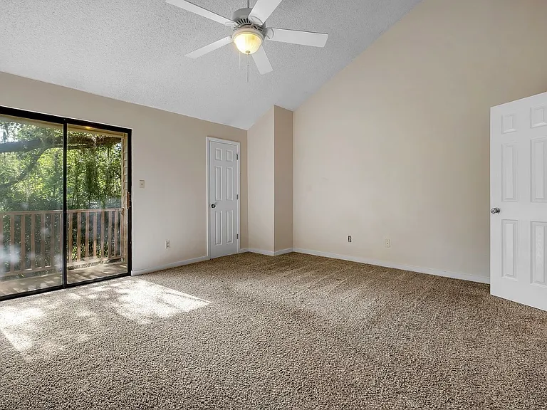 Wren Hollow Dr — Photo 21