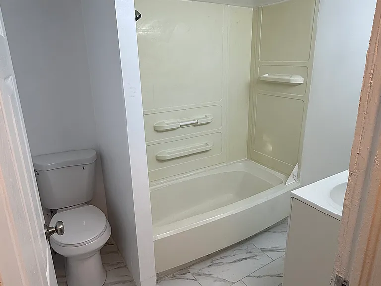133R Sell St — Photo 9