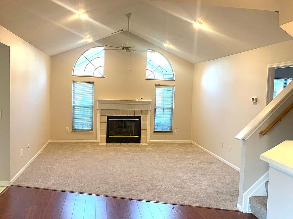2nd image of 3891 Sandstone Cir