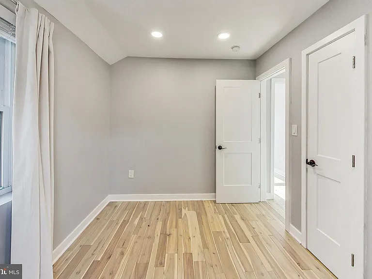5008 6th Pl NE — Photo 13