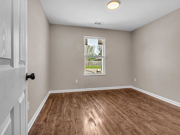 5th image of 5715 Maple Tree Dr