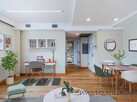 Living room, photo 2