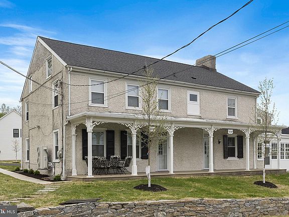 3rd image of 383 Anderson Rd #B