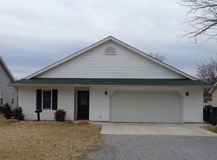 1421 N Cypress Dr, Carbondale, IL 62901