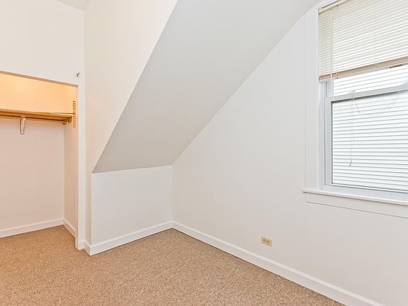 4th image of 1920 W School St #11
