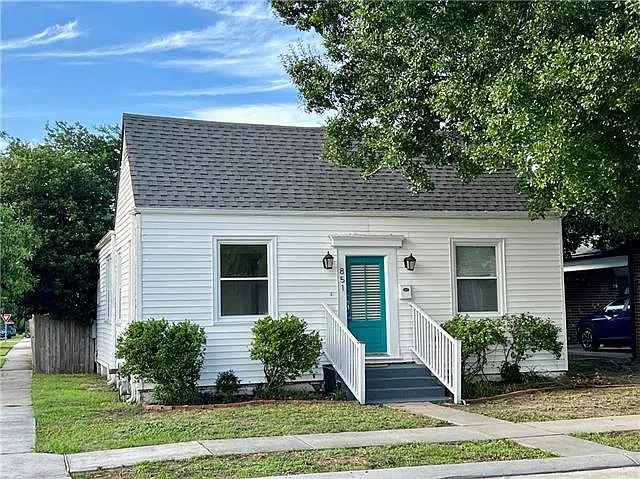 851 Pontalba St — Photo 2
