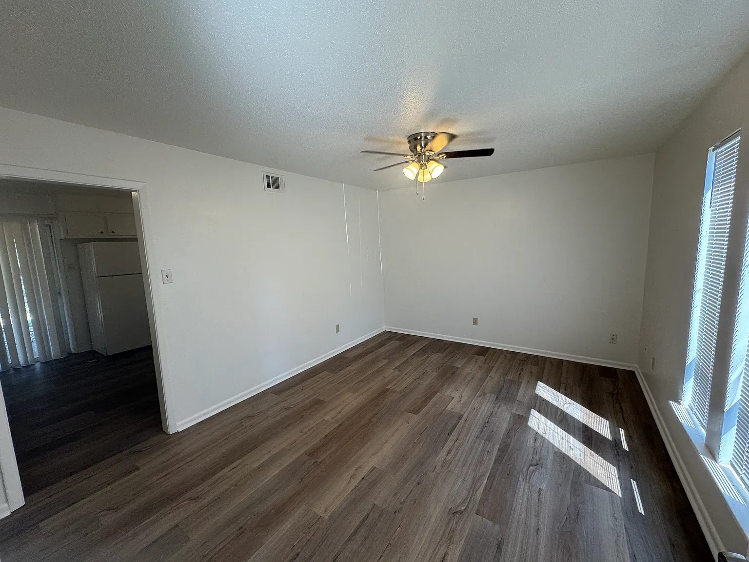 2 bed, 1000 sqft, $795 — Photo 2
