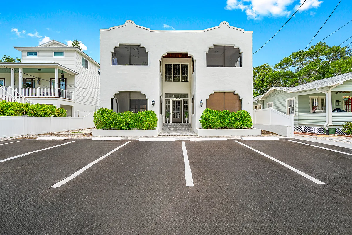 Building Photo - 3313 W San Pedro St #2