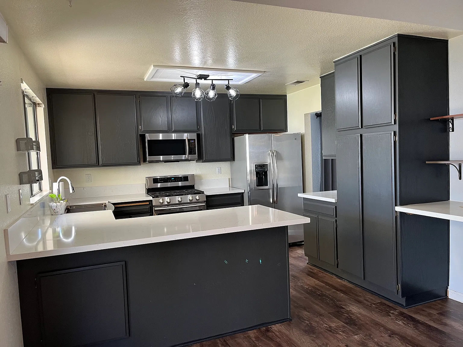 3 bed, 1300 sqft, $3,195 — Photo 4