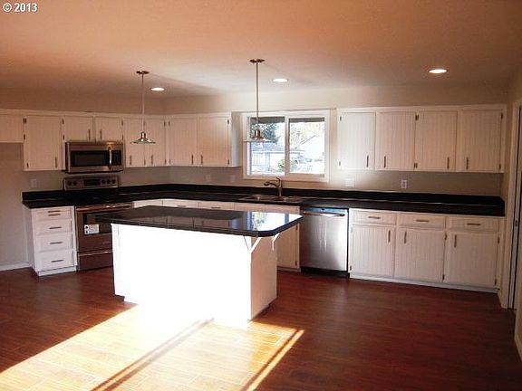 2nd image of 1768 SE 53rd Ave