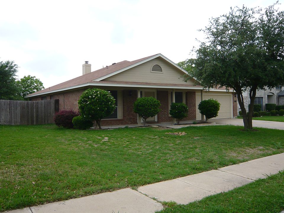 1st image of 1204 Leah Ln