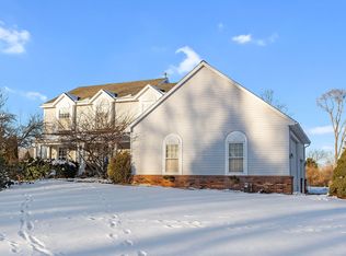 8143 Old Mill Dr, Pinckney, MI 48169